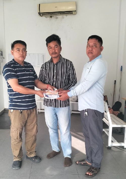 លោក ទិត  សុភានិង លោក ឌី សំបាន តំណាងសហជីពទឹកចិត្ដកម្មករកម្ពុជា ប្រចាំក្រុមហ៊ុន អេជេ ថេកស្ថាយ ឯ.ក បានរៃអង្គាសថវិកាចំនួន១៤១,៣០០រៀលជូនកម្មការនីម្នាក់ដែលគាត់ឈឺធ្ងន់សម្រាកព្យាបាលនៅមន្ទីពេទ្យ